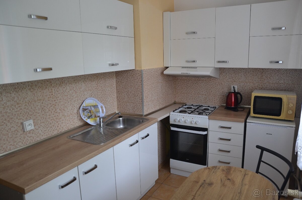 2 izbový s loggiou, Sídl.II,, 1/3 poschodie - 4