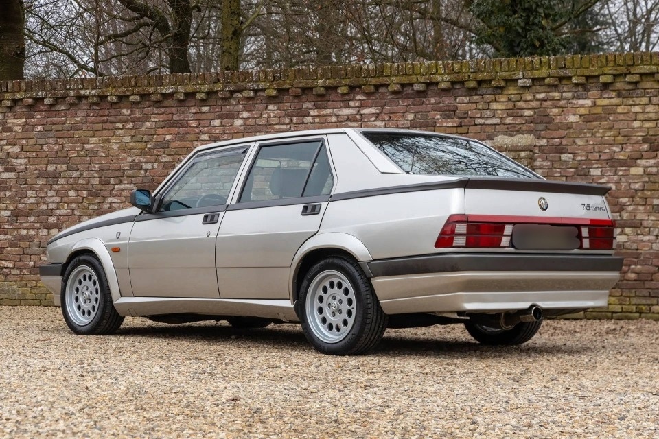 Alfa Romeo 75 2.0 Twin Spark - 4