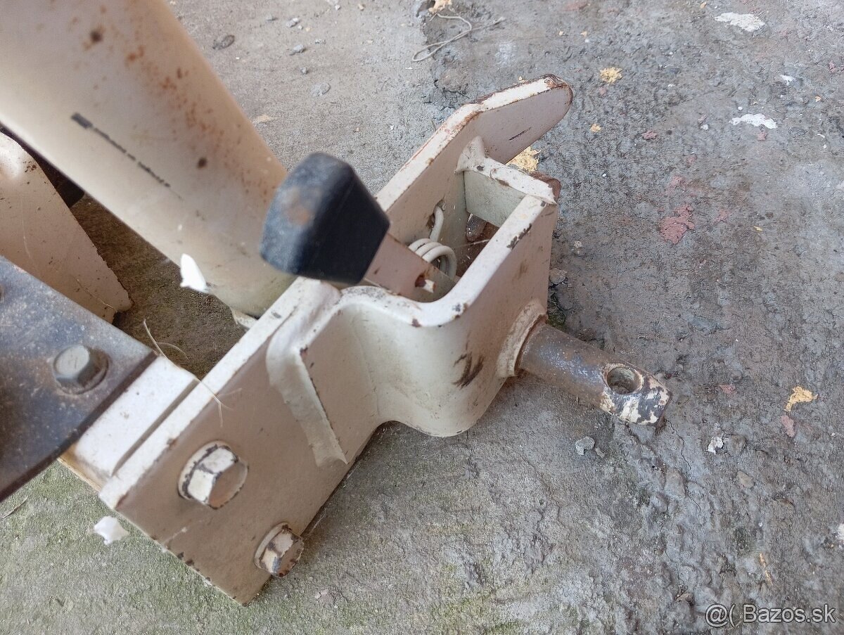 Rýchloupínak na malotraktor - 4