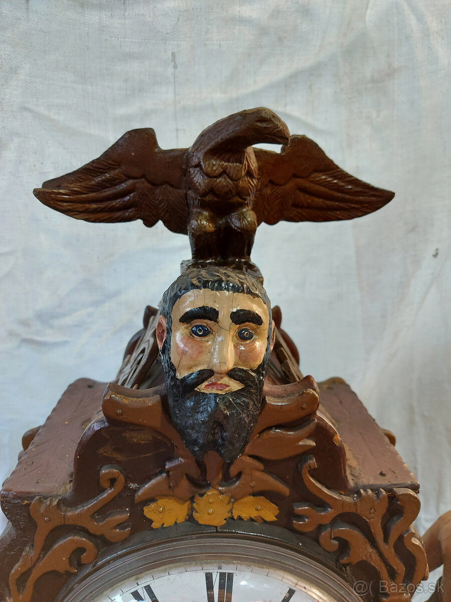 Predám funkčné starožitné hodiny polychrovaná drevorezba hod - 4