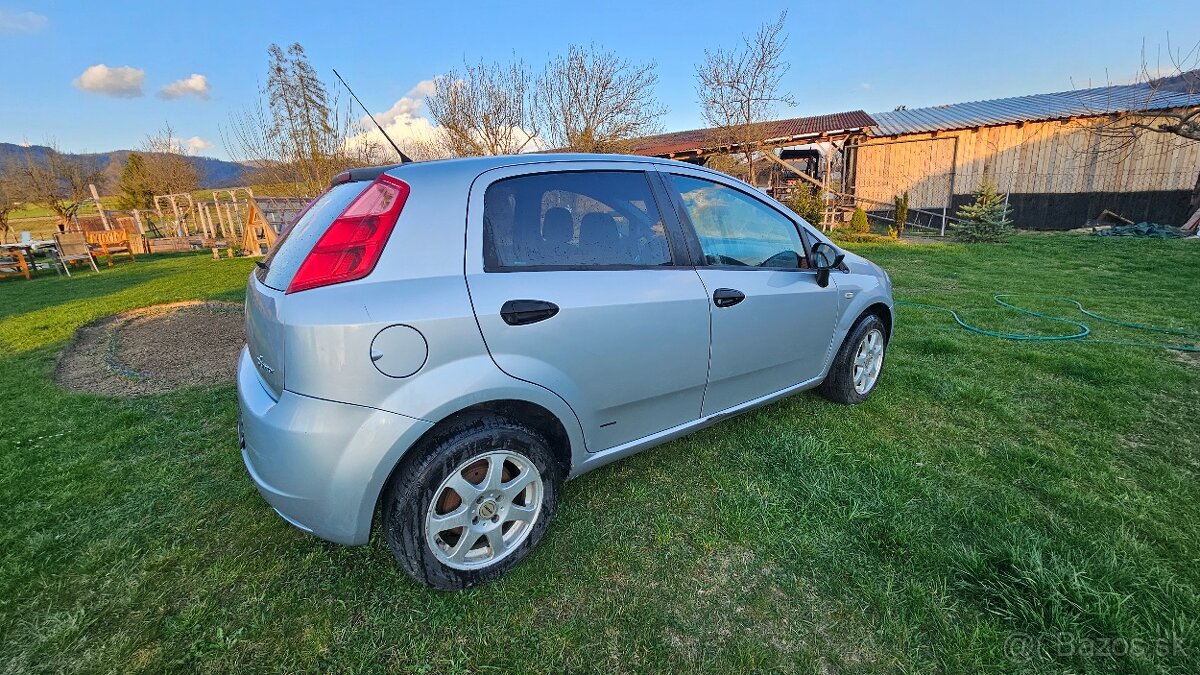 Fiat Punto Grande 1.4 Van - 4