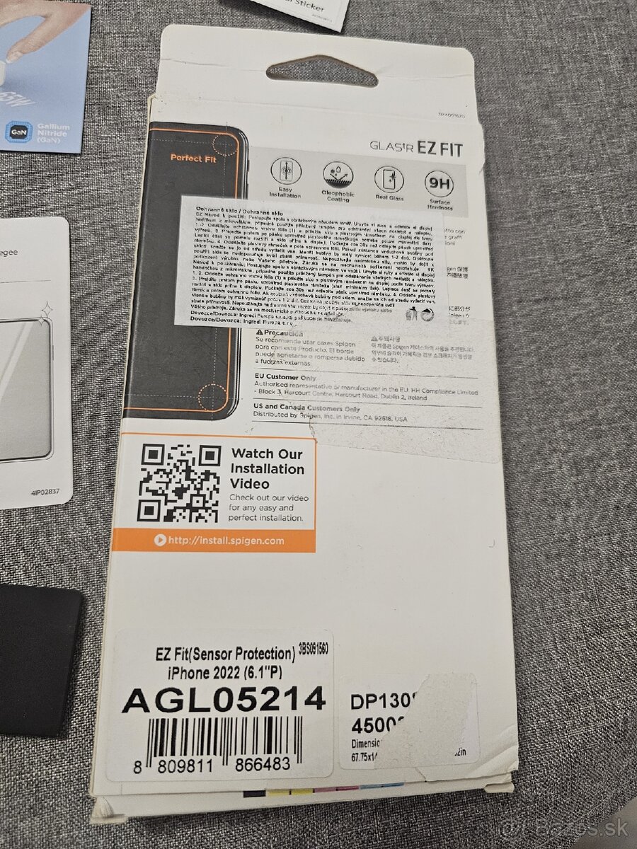 Spigen Glas.tR EZ Fit - Nové sklo na iPhone 14 Pro - 4