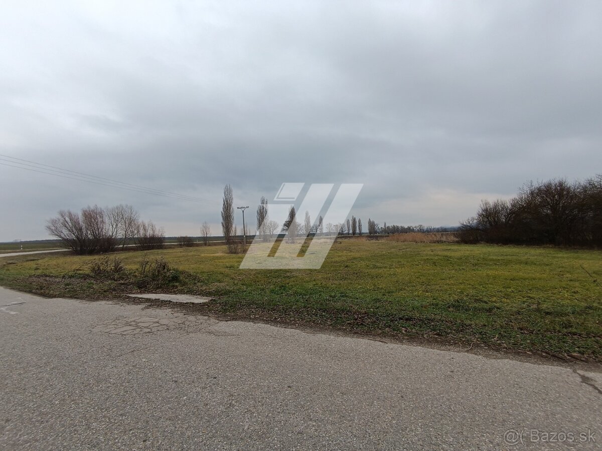 Na predaj: atraktívny pozemok pri hlavnej ceste - 4