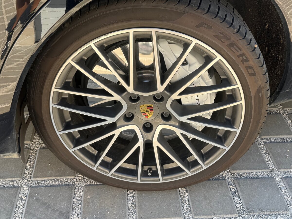 Porsche Cayenne Turbo - 4
