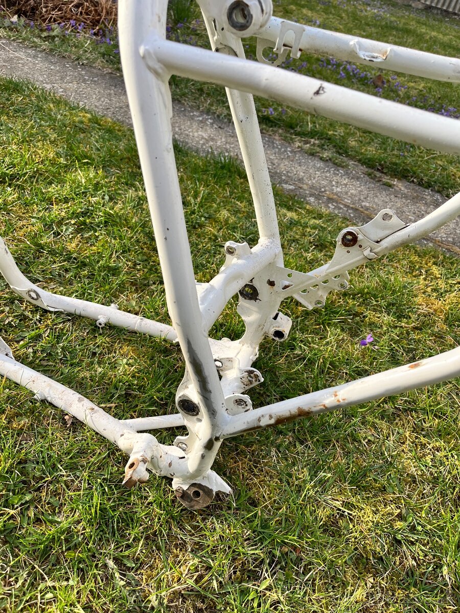 Rám Honda XR600 - 4