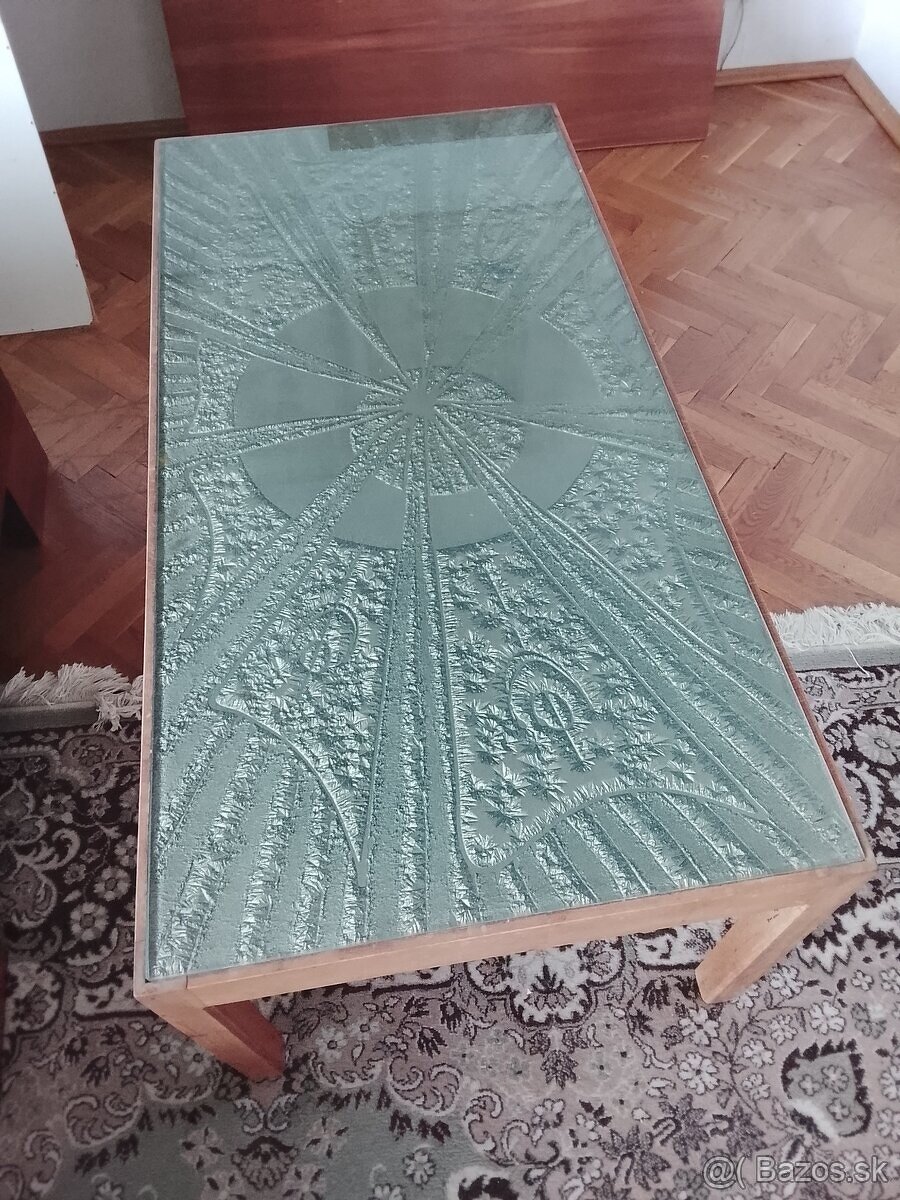 KONFERENČNÝ STOLÍK - 4