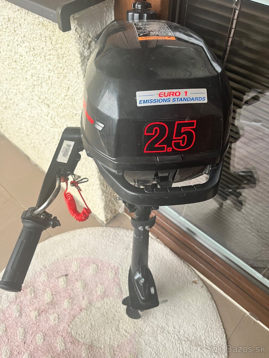 Suzuki 2.5 Lodný motor - 4