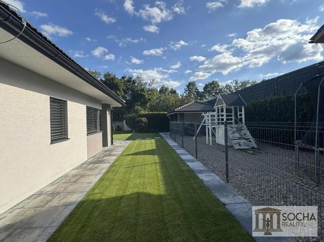 Moderný bungalov na príjemnom pozemku vo VK - 4