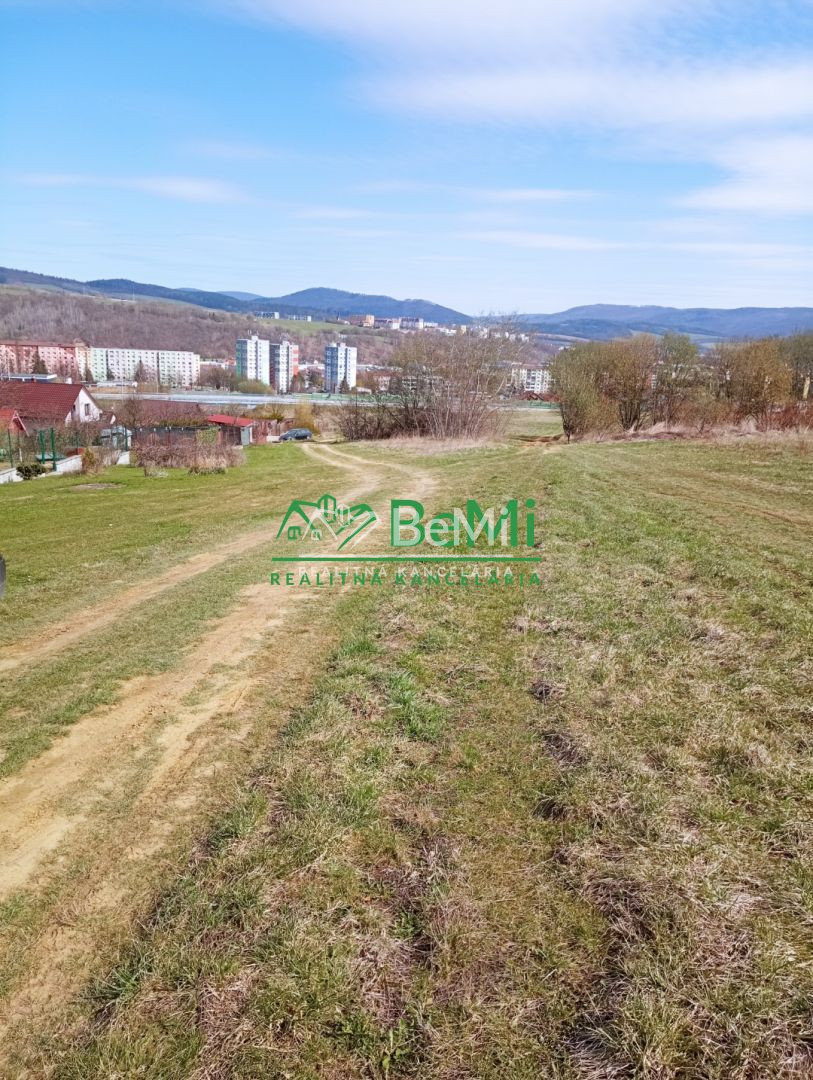 Na predaj rekreačný pozemok, so stavebným investičným potenc - 4