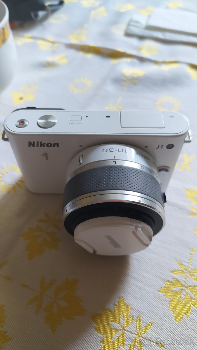 Nikon 1 J1 - 4