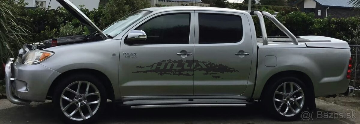 Pelepy nálepky na Toyota hilux 4x4 - 4