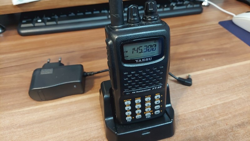 Yaesu FT-60 dualband - 4