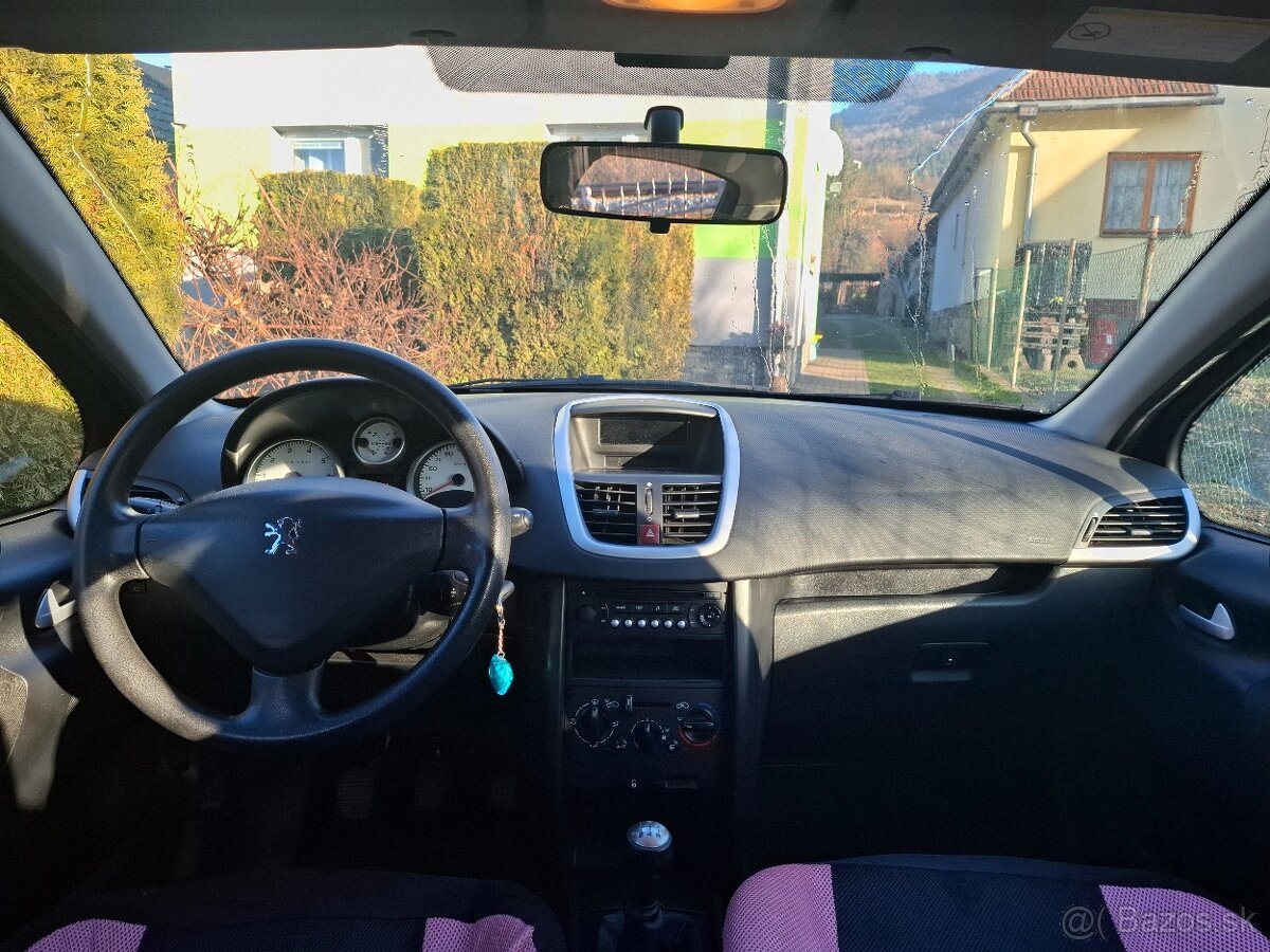 Peugeot 207 1.4 benzín, manuál, 2007 - 4