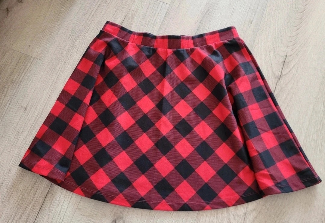 Tri krásne sukne veľkosť M - 4