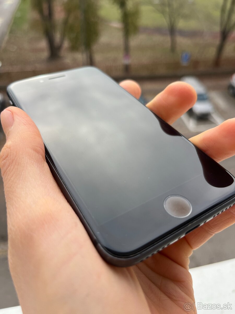 iPhone 8 256 GB - čierna - 75% battery life - 4