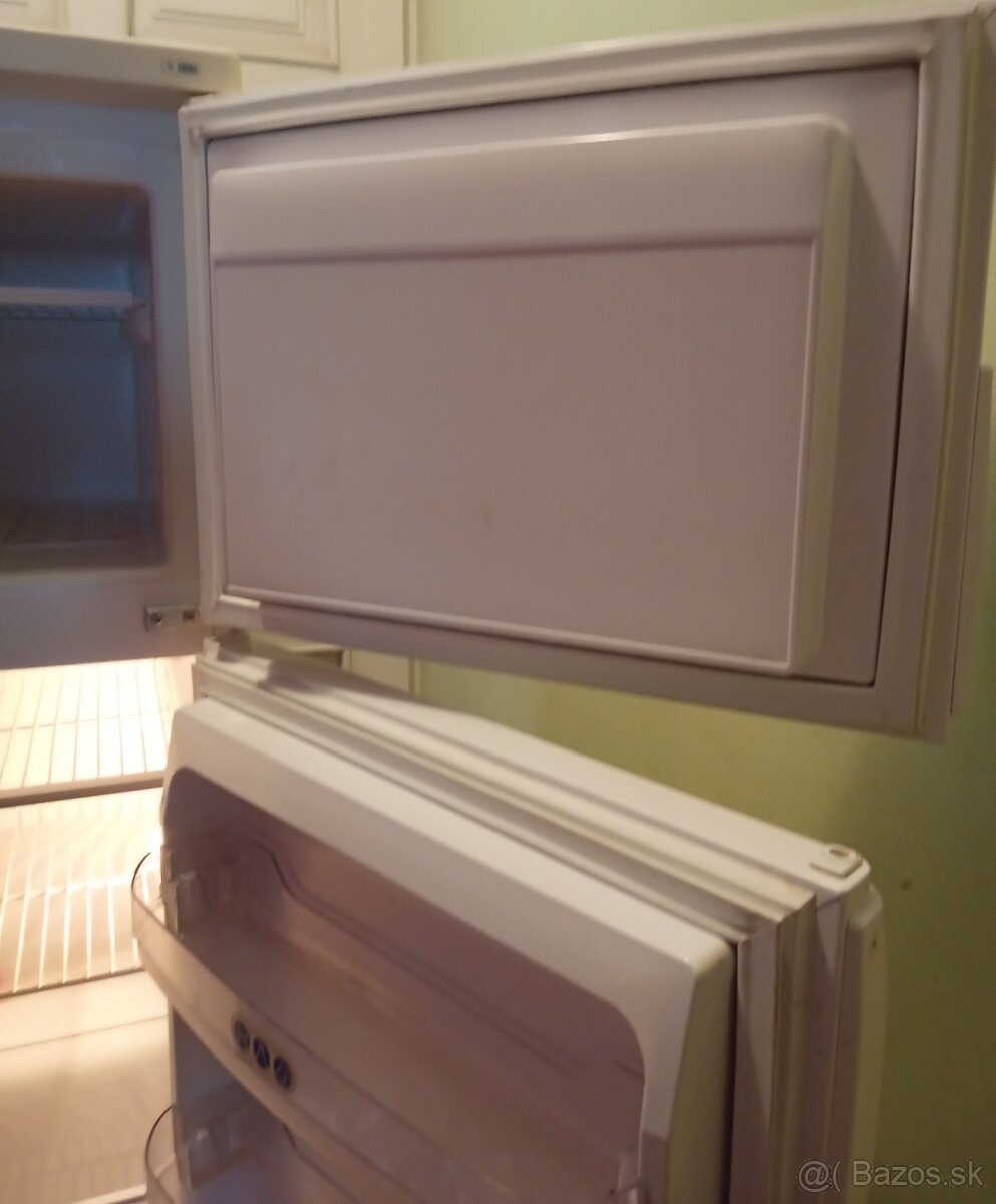 Predám plnefunkčná chladnička s mrazničkou WHIRLPOOL - 4