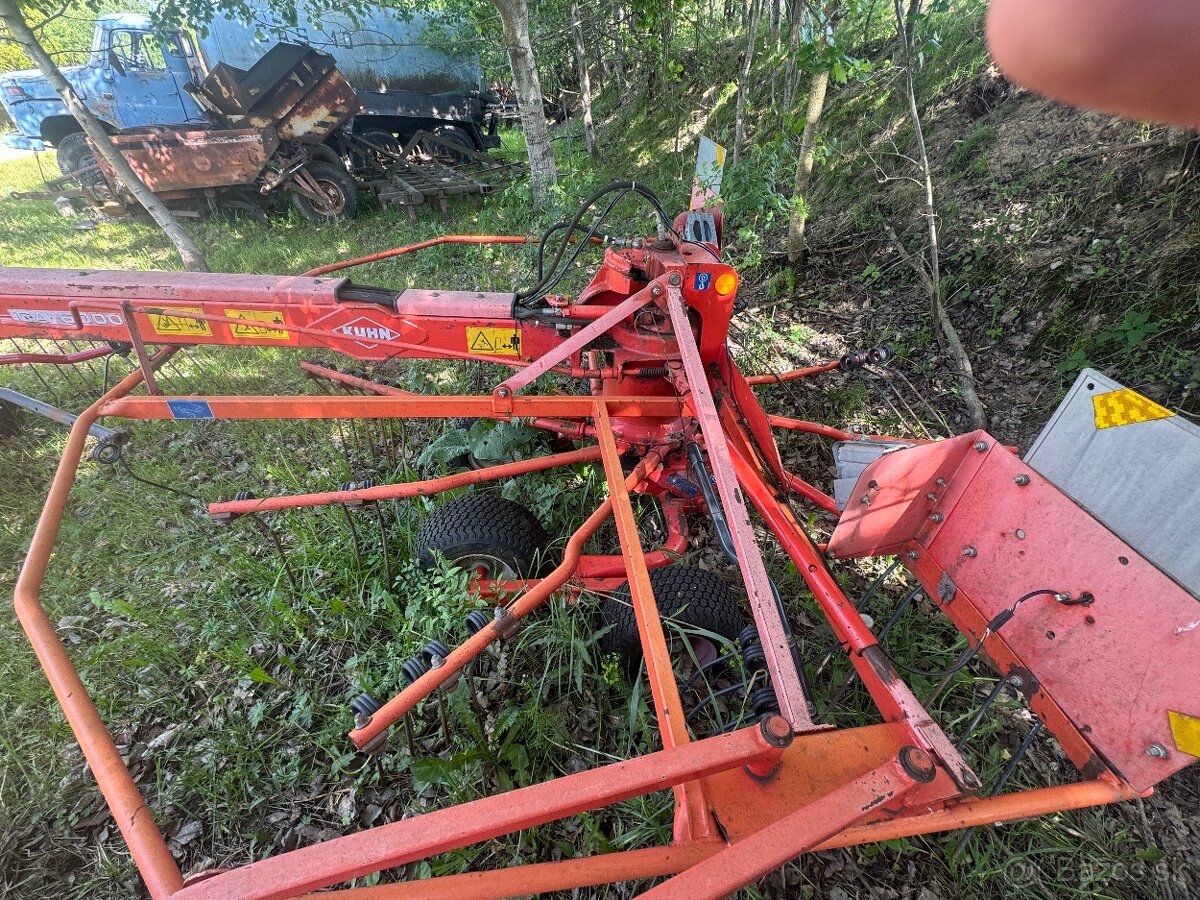 Zhrňovač KUHN GA6000 - 4