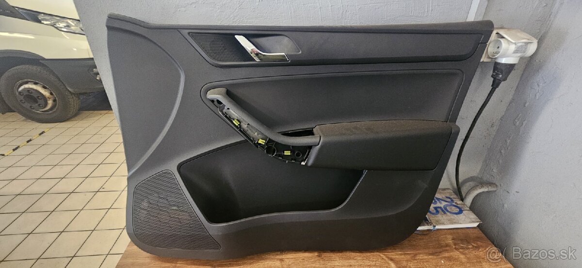Škoda Rapid tapacír dverí - 4