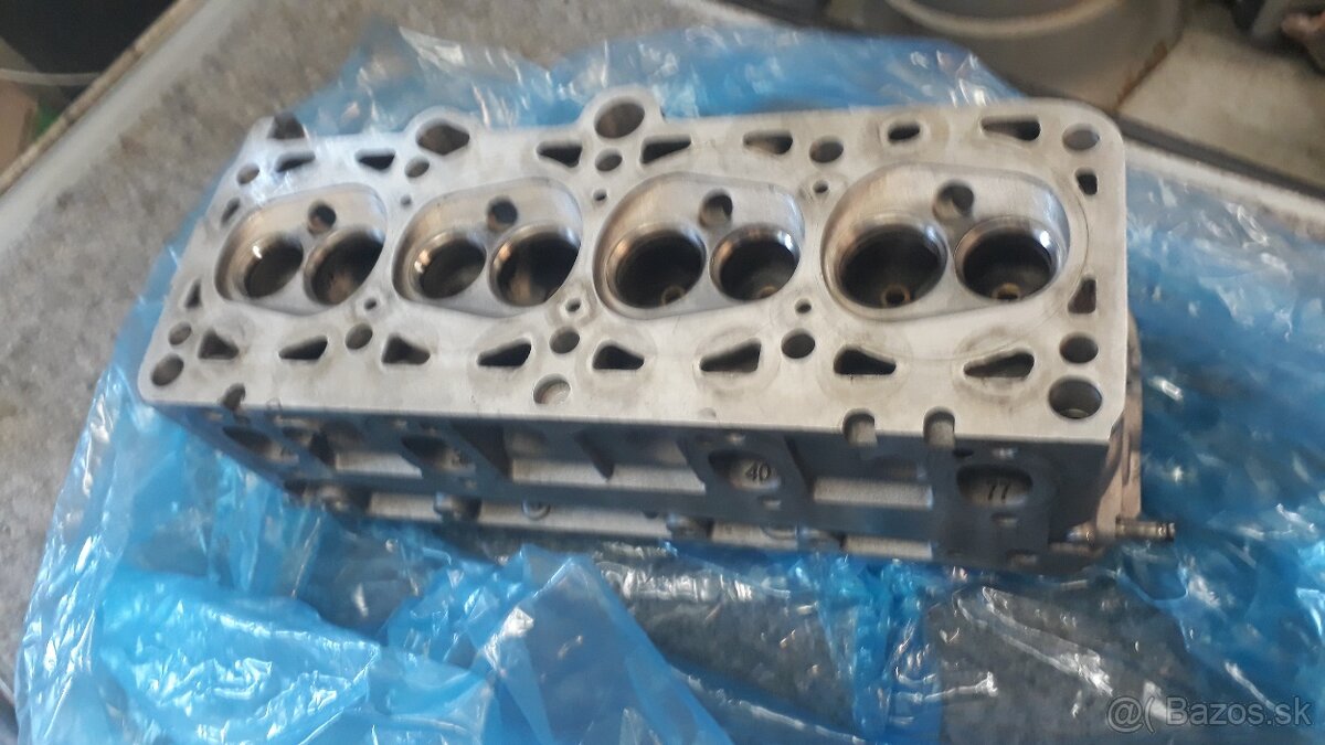 Hlava motora AXA 2l - 4