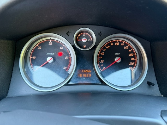 Opel Astra GTC 1,3 CDTi - 4
