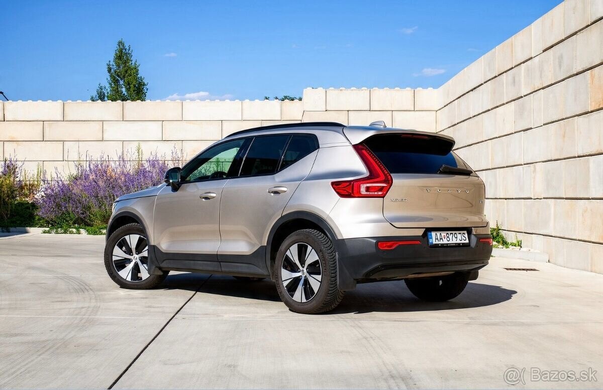 Volvo XC40 2.0 B3 mHEV Plus Dark, FINANCOVANIE - 4