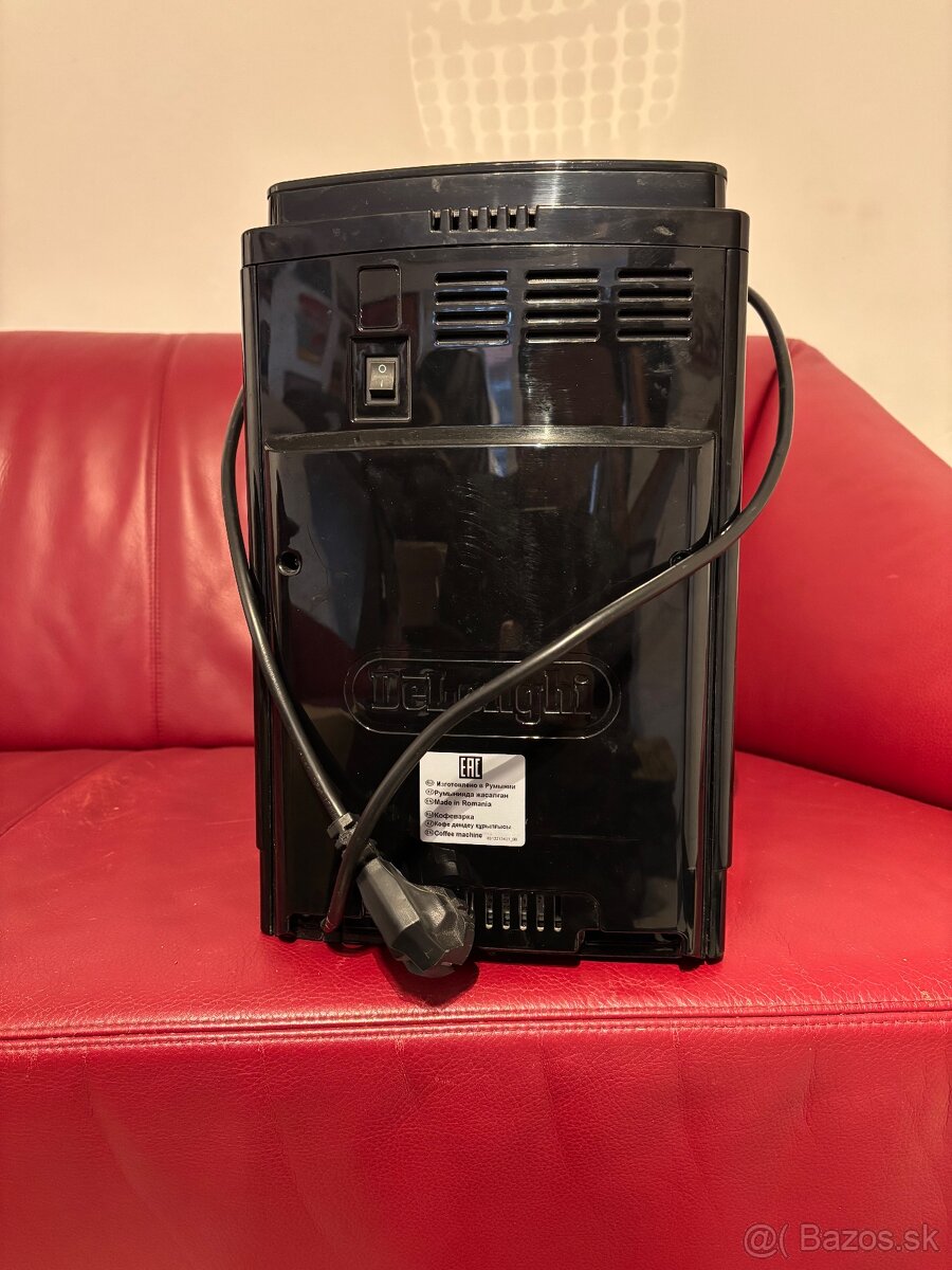 Predam kávovar delonghi magnifica S - 4