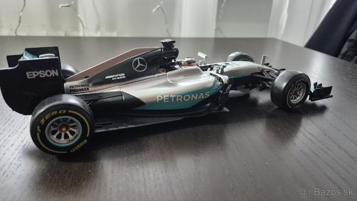 Bburago Race F1 Mercedes Petronas W07 hybrid 2016 1:18 - 4