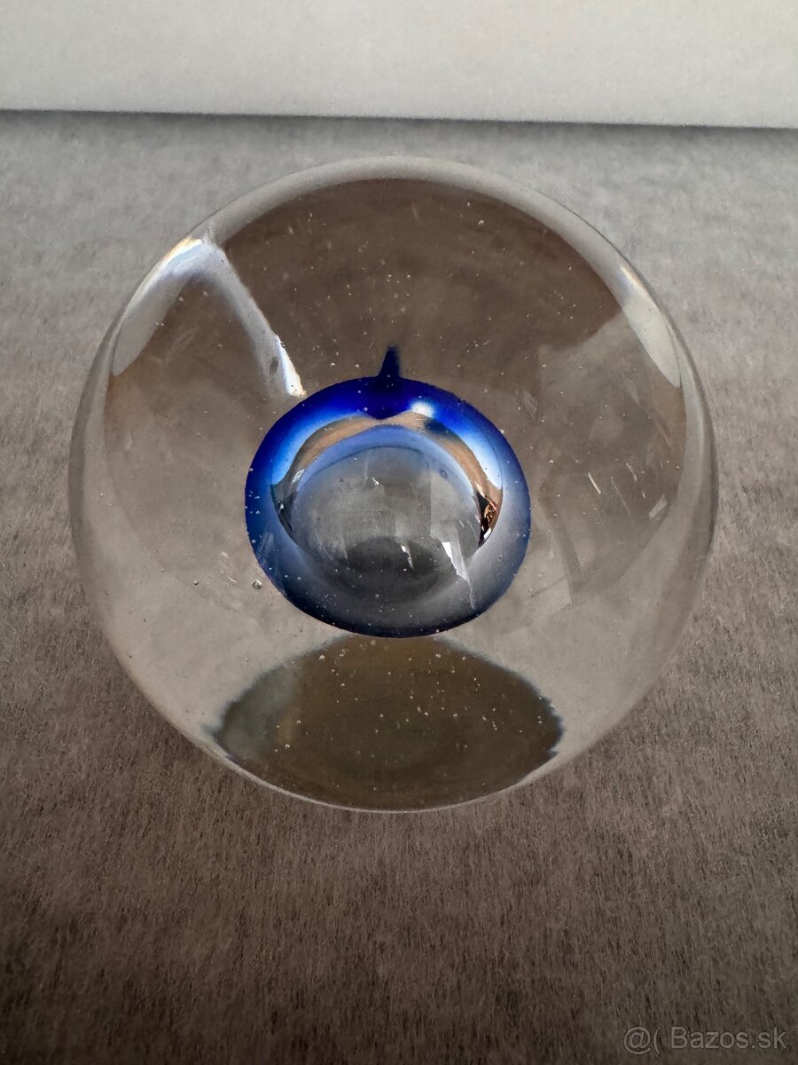 Skleněné těžítko s modrým středem ve tvaru bubliny - 4