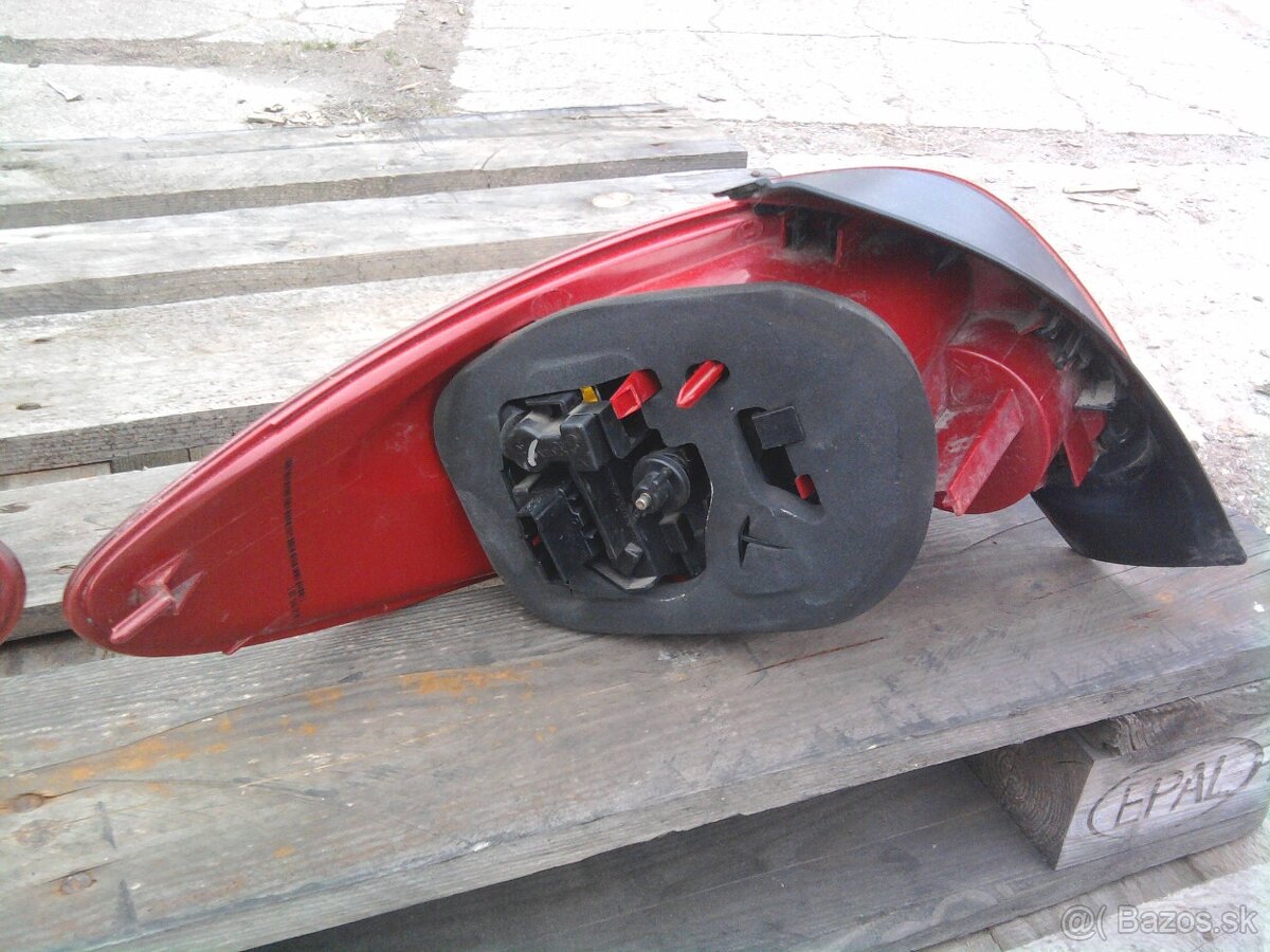 Peugeot 206 zadne svetla - 4