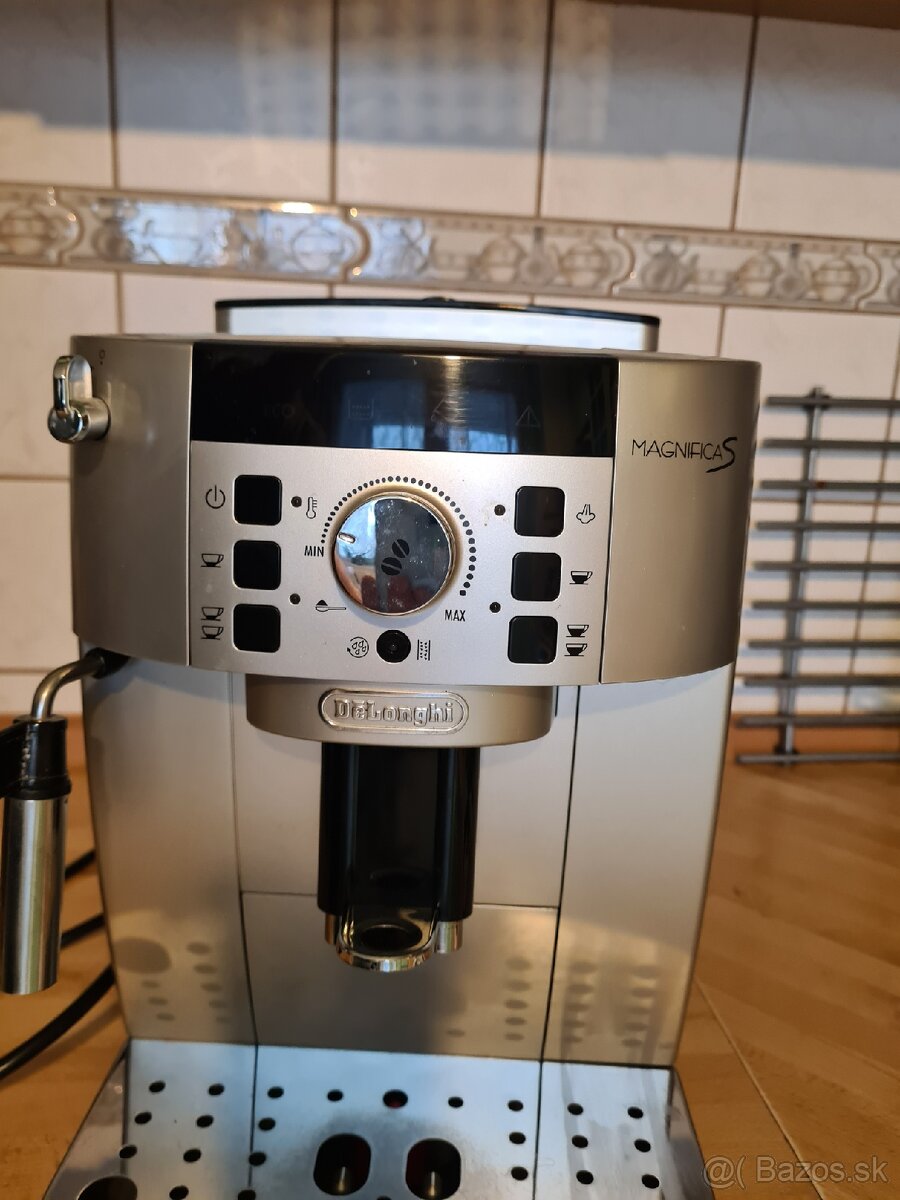 Kavovar Delonghi Magnifica S - 4