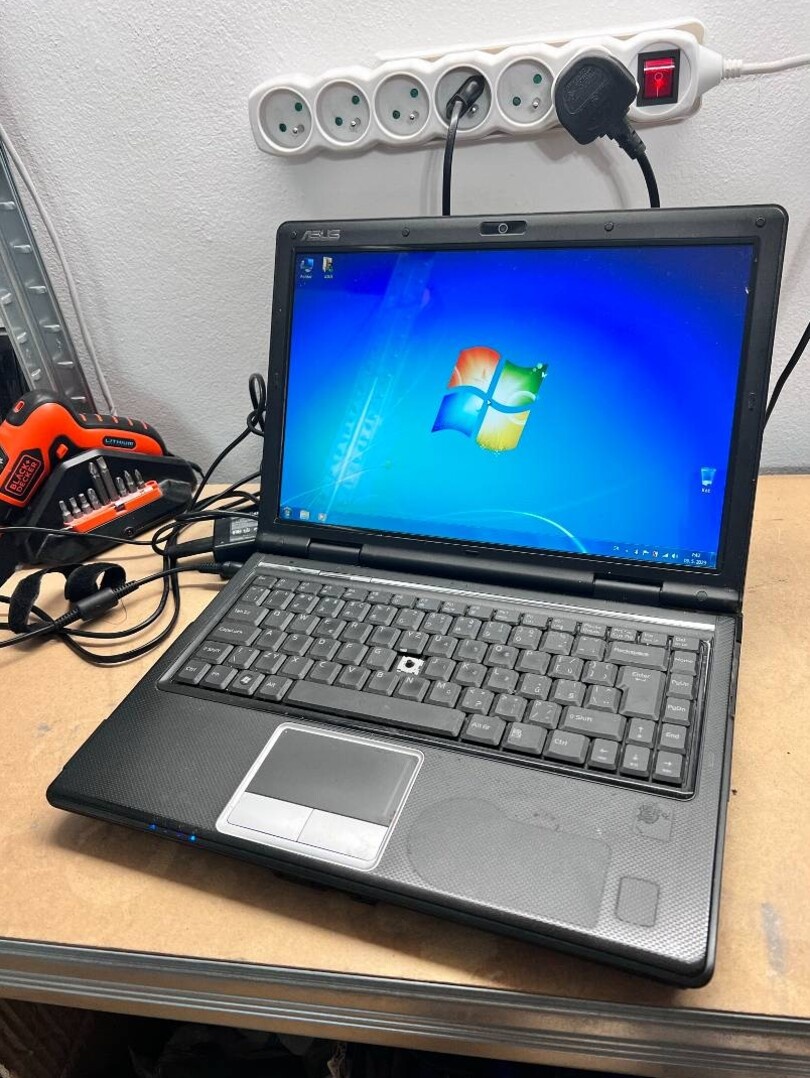 Predám notebook Asus Intel Core2Duo 2x2,00GHz.3gb ram.160gbH - 4