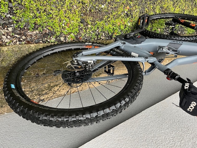 CUBE elektrobicykel celoodpružený - 4