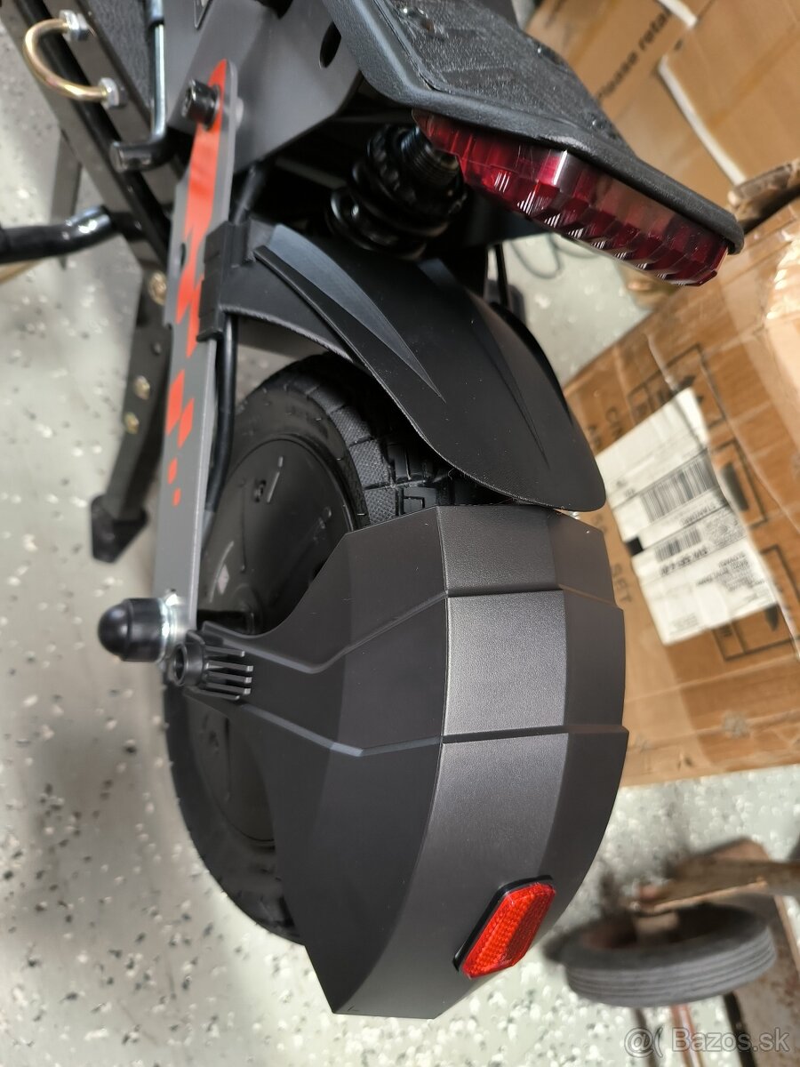 Kukirin G2 800 W 15 Ah 2025 - ZARUKA - 0 Kilometrov - 4