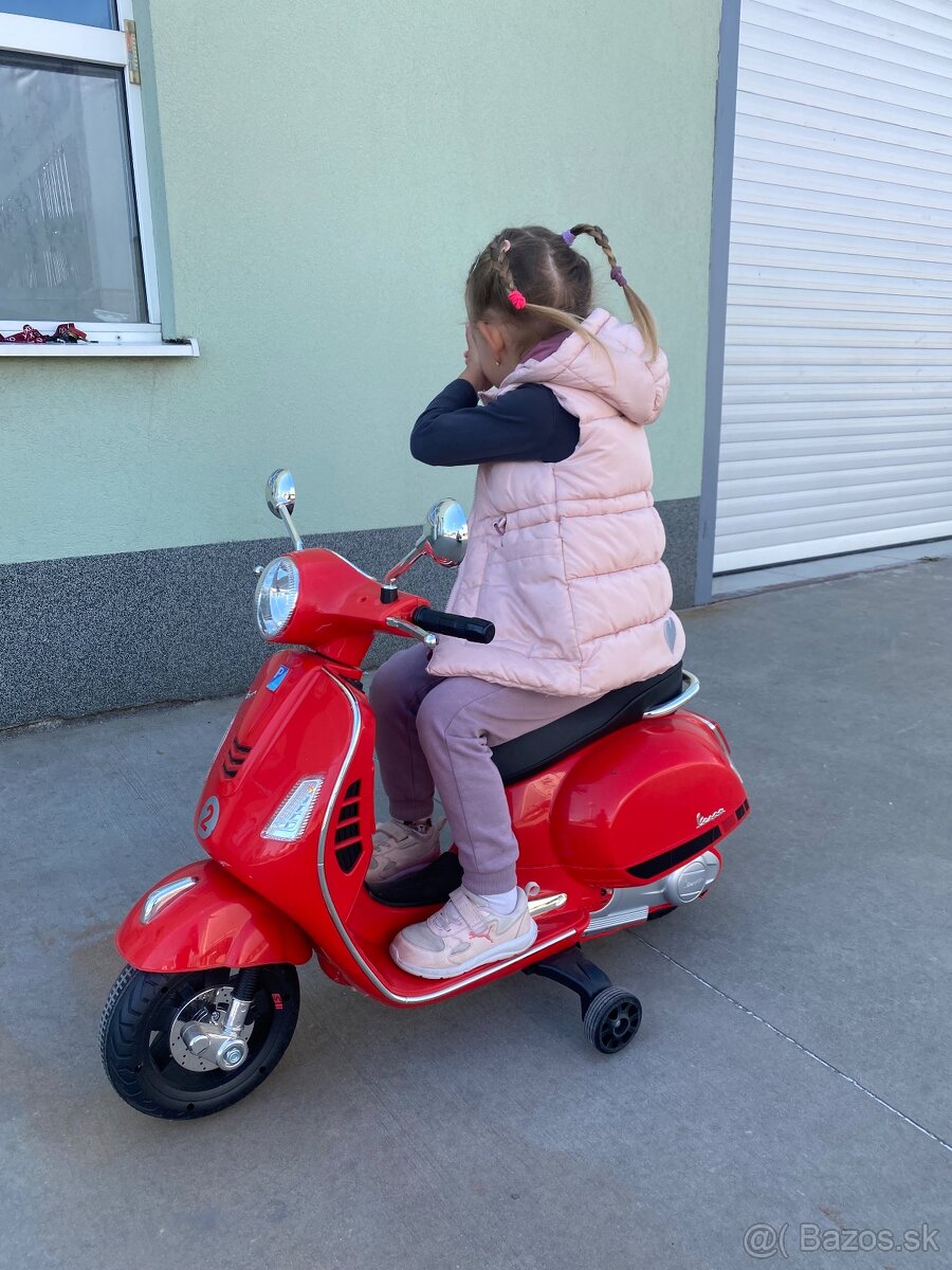 Elektricky detsky skuter Vespa - 4
