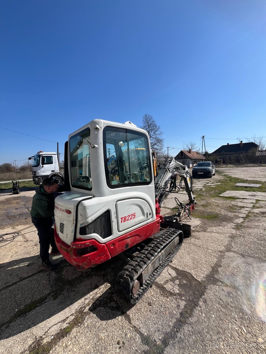 Mini bager Takeuchi TB225 - 4