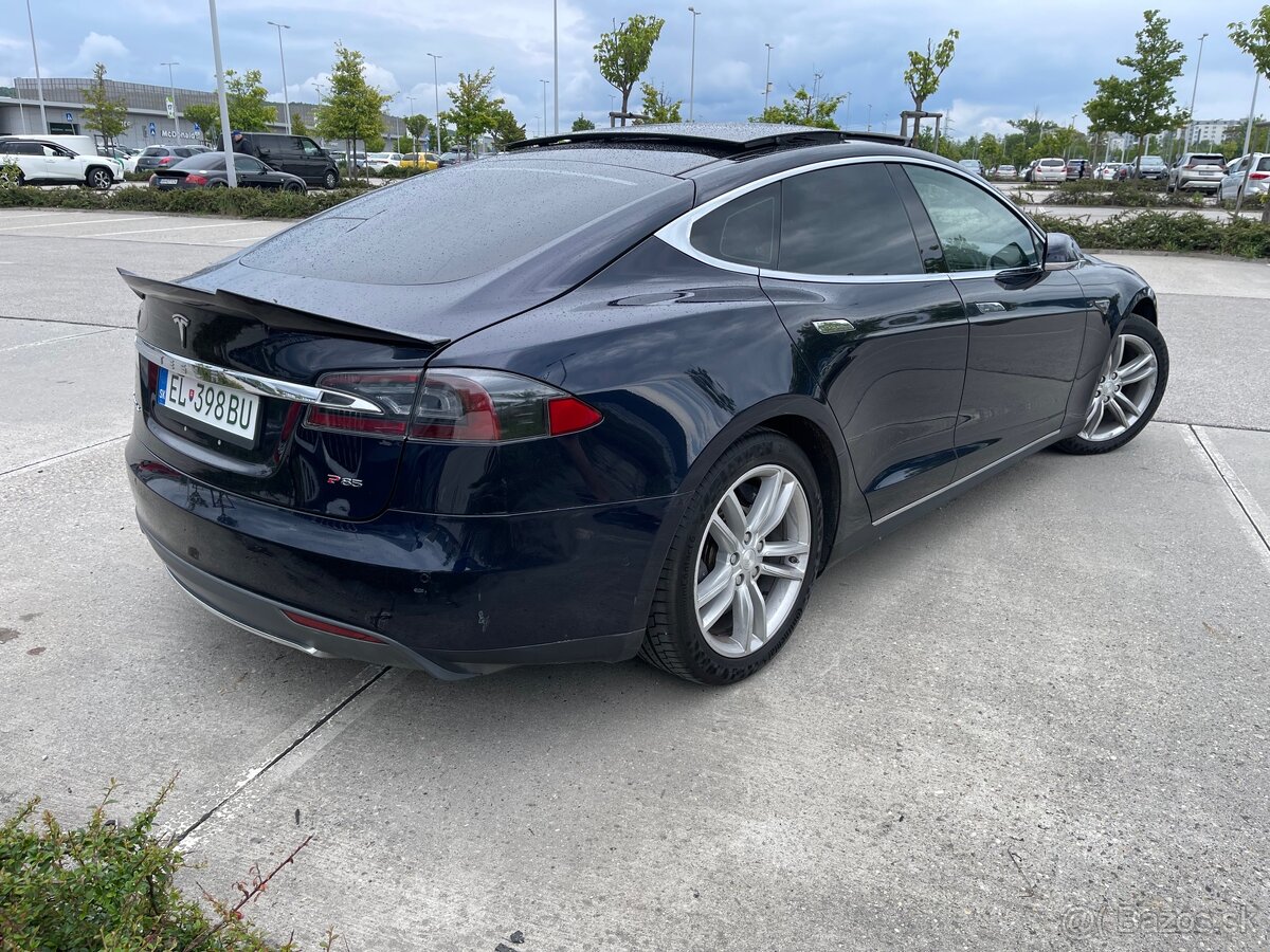 Tesla Model S P85, rok 2014. - 4