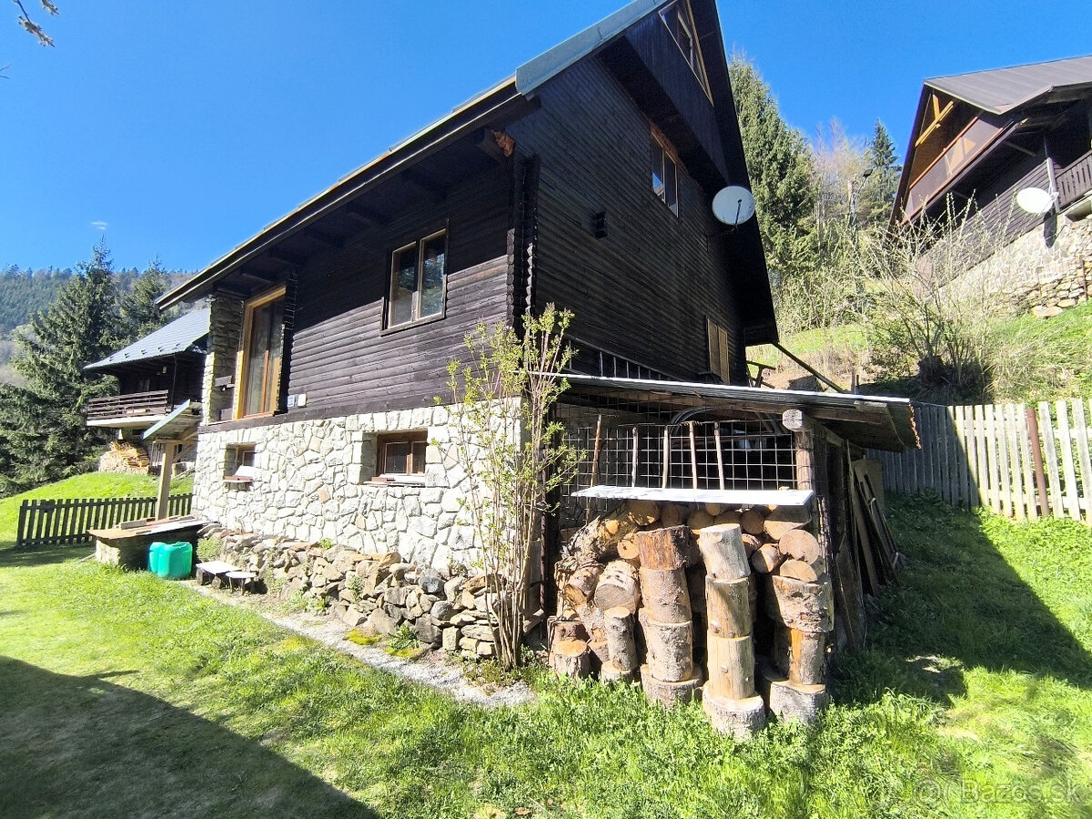 ROZPRÁVKOVÁ KOMPLETNE ZREKONŠTRUOVANÁ ZARIADENÁ CHATA NA LV - 4