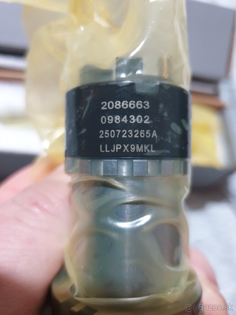 NOVY VSTREKOVAČ PALIVA SCANIA XPI DEISEL - 2086663 - 4