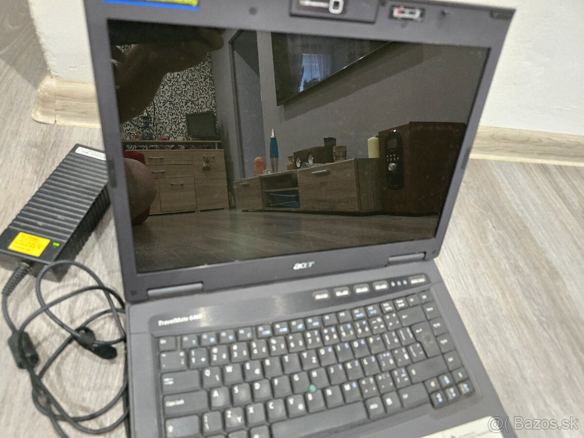 Acer travelmate 6463WLMi + dock 60e - 4