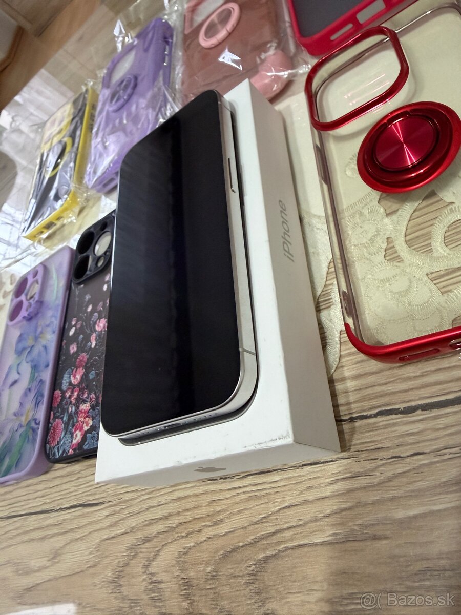 iPhone 15 Pro 256 GB - 4