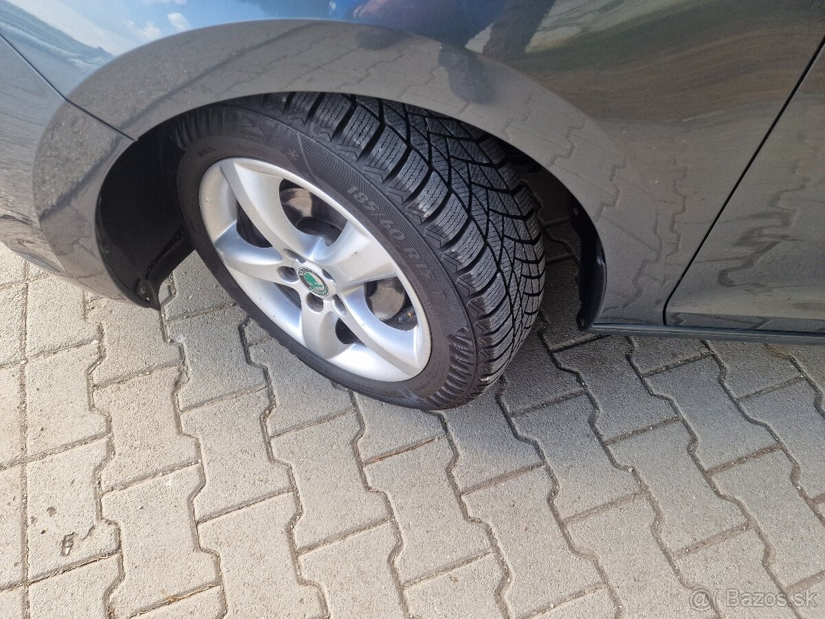 Škoda Rapid Spaceback 1.4 TDi 90k M5 Ambition (diesel) - 4