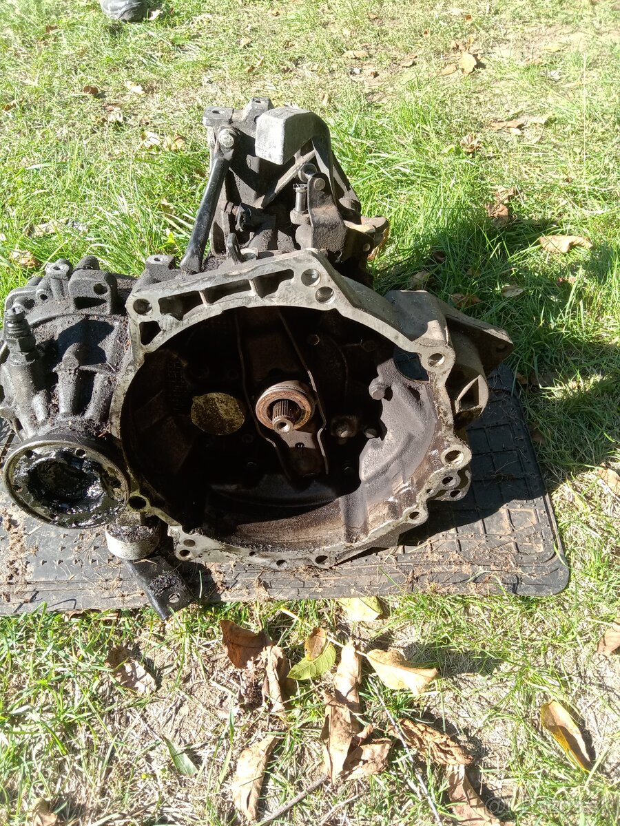 Rozpredám golf 4 1.9tdi 66kw r.v.2001 - 4