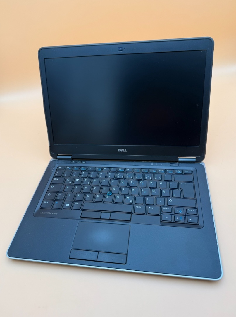 Dell Latitude E7440 / i5 / 8GB RAM / SSD / Win 11 Pro - 4