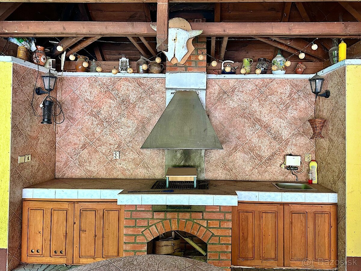 7-izb. Rodinný dom s bazénom na pozemku 5.100 m2 - 4