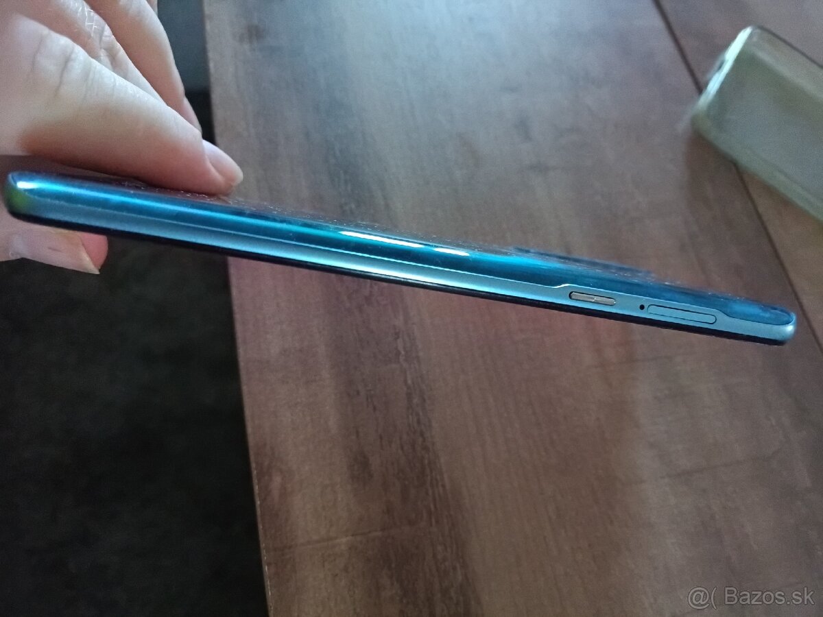 V dobrom stave,bez závad,len prasknuta ochr.folia - 4