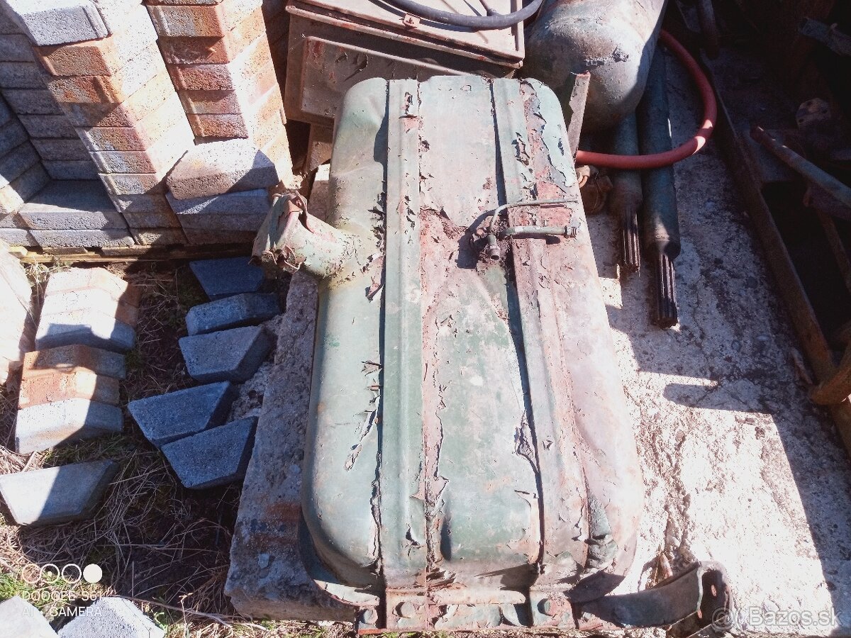 PRAGA V3S sperne tyčke Nádrž - 4