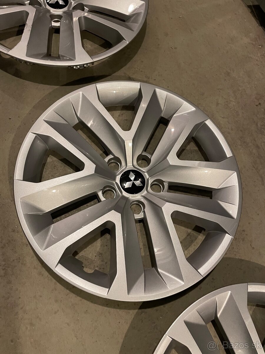 Originál Mitsubishi puklice 17 - 4