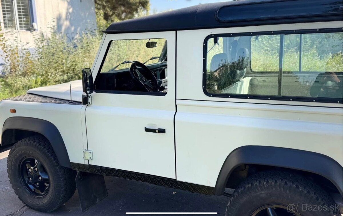 LandRover Defender - 4