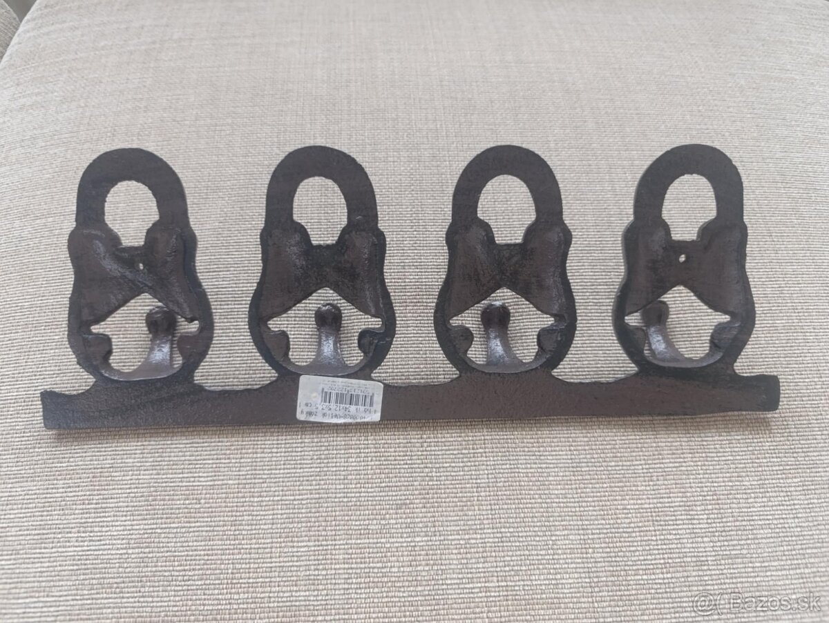 Liatinový kovový vešiak - 4