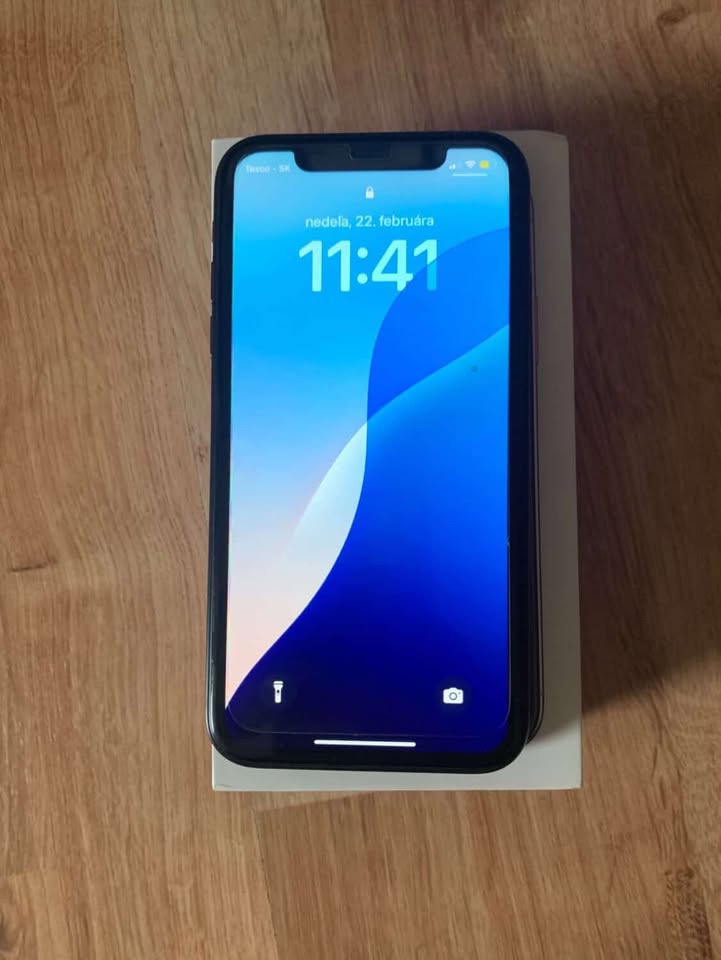 iPhone XR - 4